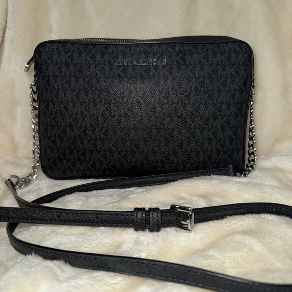 Michael Kors Gray and Black Crossbody Bag with chain strap, like new - Picture 10 of 10